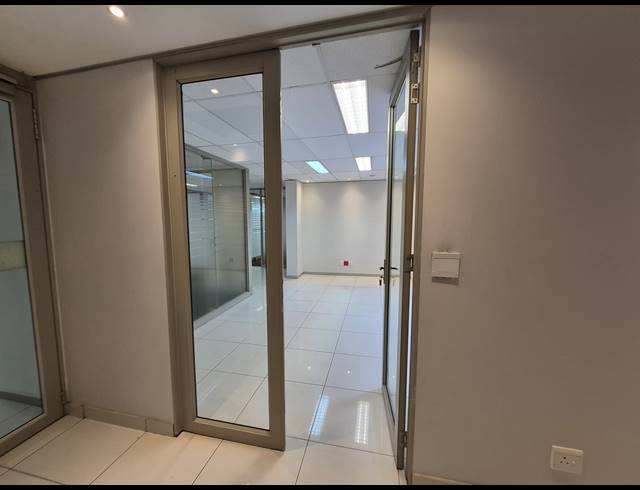 375M² OFFICE TO LET IN BEDFORDVIEW
